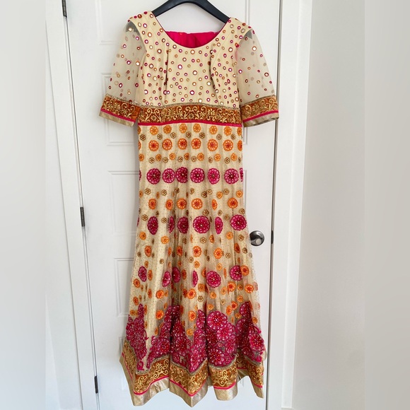 Stunning Indian Bridal Mehndi Wedding Dress - Picture 5 of 7